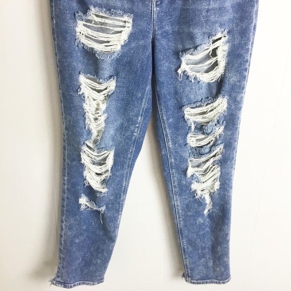 America Eagle Distressed Stretch Mom Jeans Size 8 - Picture 3 of 5